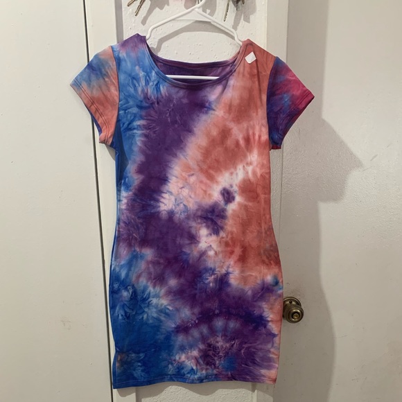 Dresses & Skirts - Dresses